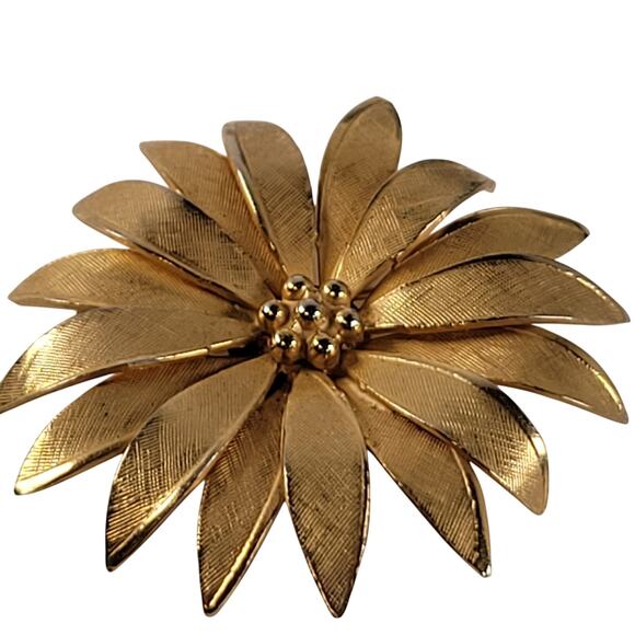Vintage Giovanni Gold Tone Flower Brooch Pin Signed Retro Floral Jewelry - Picture 3 of 6